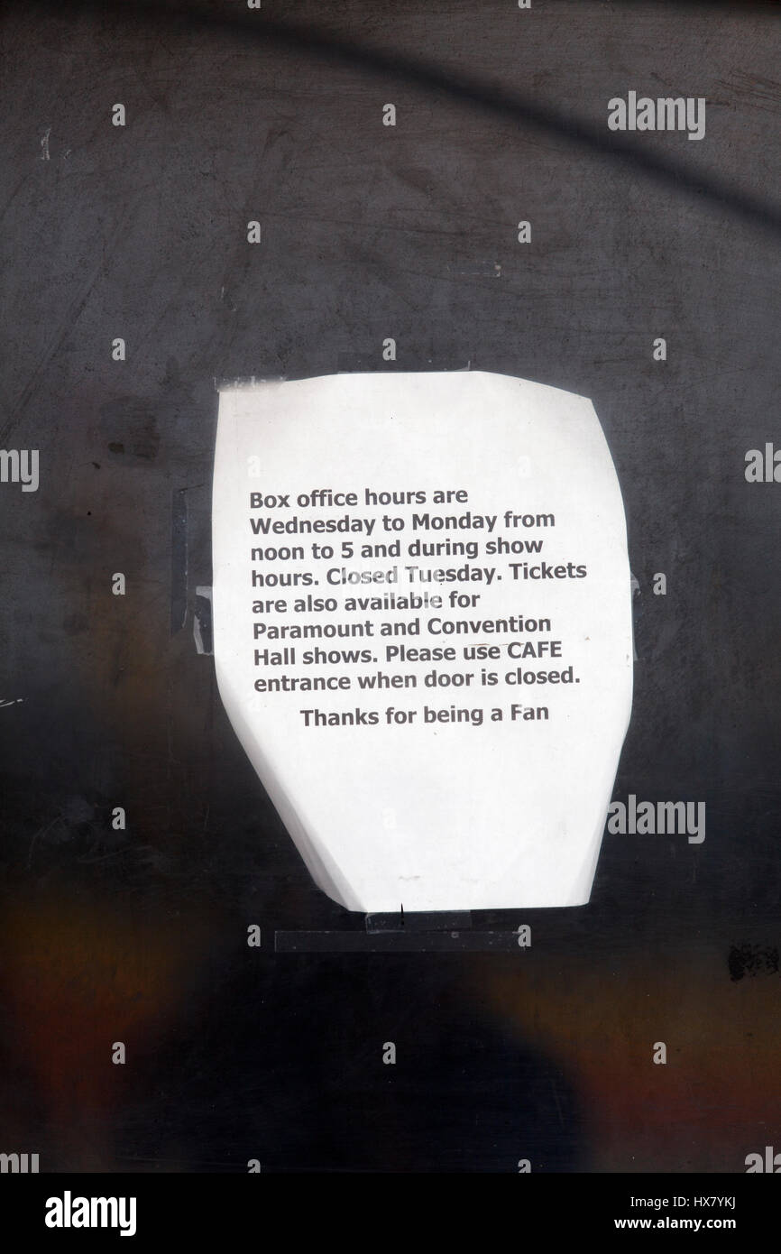 Das Stone Pony Musikveranstaltungen und die Bar in Asbury Park, new Jesrsey, USA. die Aufnahme zeigt eine Art Wriiten-Benachrichtigung für Kunden auf der Eingangstür Stockfoto