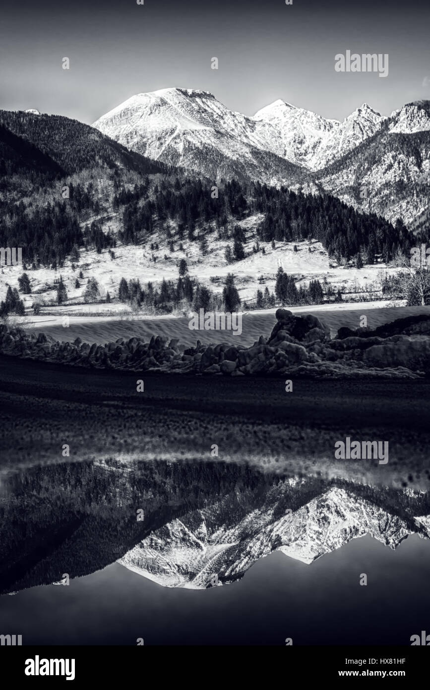 Weisse winterlandschaft -Fotos und -Bildmaterial in hoher Auflösung – Alamy