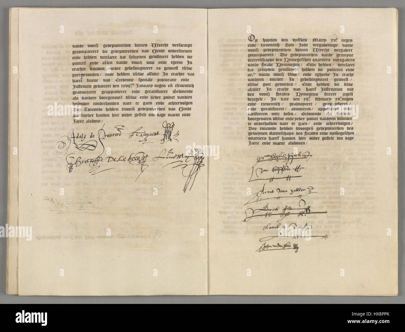 Dieses Dokument, das Teil des Nationalarchivs der Niederlande ist, bezieht sich auf die Union von Utrecht, einen wichtigen Moment in der niederländischen Geschichte. Sie markiert die Vereinigung der nördlichen Provinzen im 16. Jahrhundert, die zur Gründung der niederländischen Republik führte. Stockfoto