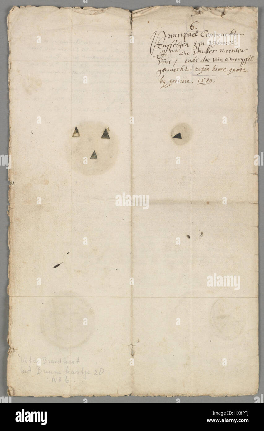 Die Unie van Utrecht (Union von Utrecht) war ein 1579 unterzeichneter vertrag, der den Grundstein für die Unabhängigkeit der nördlichen Provinzen der Niederlande von der spanischen Herrschaft legte. Dieses Dokument ist ein wichtiger historischer Meilenstein bei der Gründung der Niederländischen Republik und markiert einen bedeutenden Wandel in der politischen Dynamik Europas während des Achtzigjährigen Krieges. Stockfoto