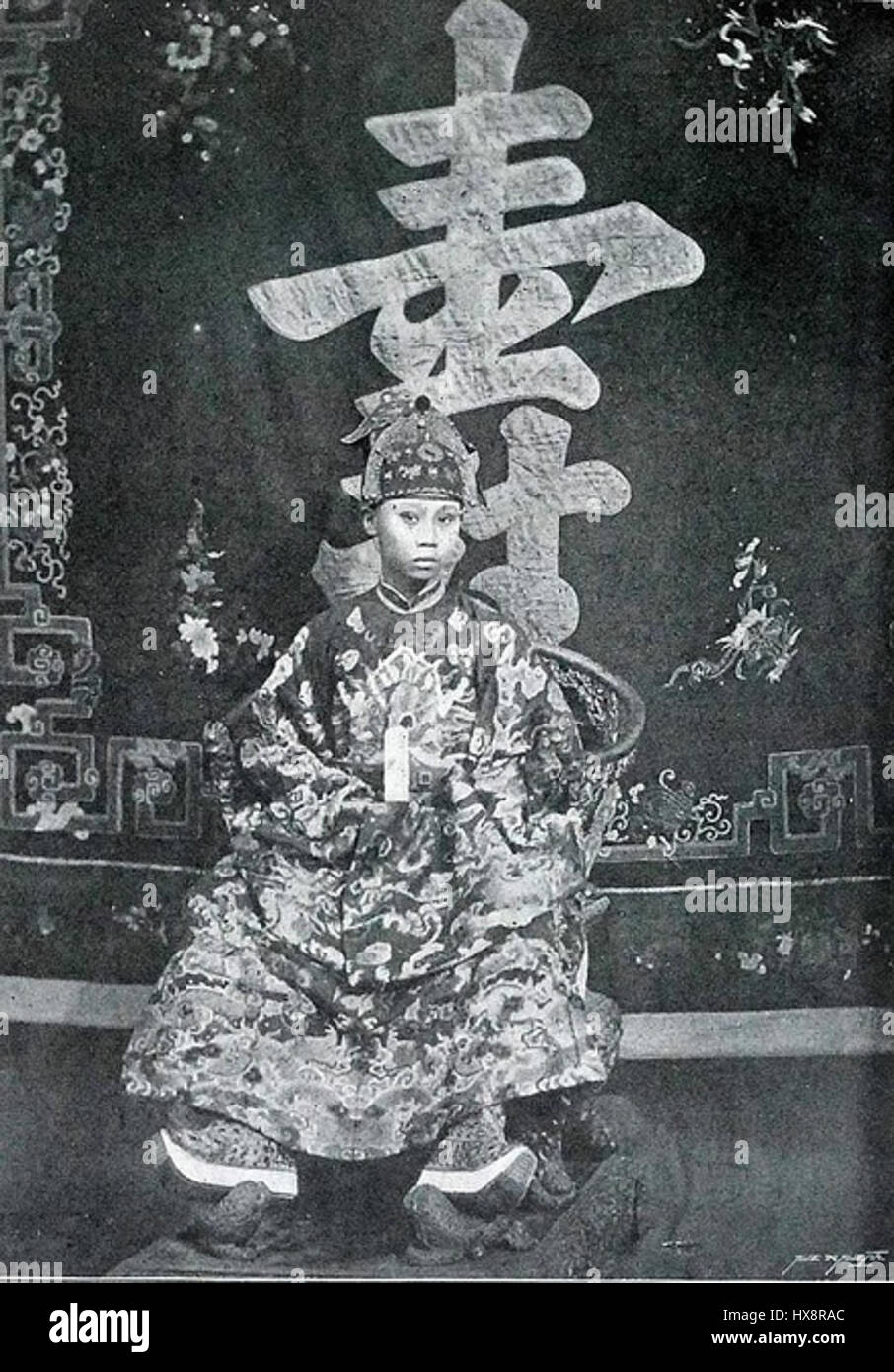 Thanh Thai war der 10. Kaiser der Nguyen-Dynastie Vietnams, bekannt für seine Bemühungen, dem französischen Kolonialismus zu widerstehen. Seine Herrschaft markierte eine bedeutende Periode im Kampf Vietnams um die Unabhängigkeit. Stockfoto