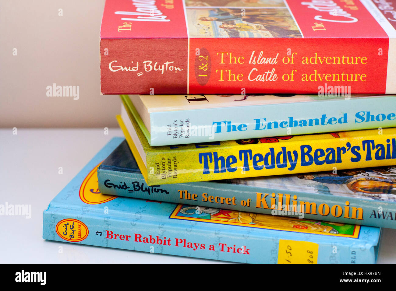 Ein Haufen von Enid Blyton Bücher, Buch der Kinder, Kinder Bücher, Konzept lesen, Kindheit Stockfoto