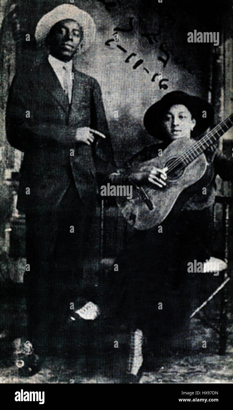 Maria Teresa Vera war eine bekannte kubanische Sängerin und Komponistin, Rafael Zequeira war ein bemerkenswerter kubanischer Musiker. Gemeinsam trugen sie zur Entwicklung der kubanischen Musik im frühen 20. Jahrhundert bei. Diese Zusammenarbeit zeigt ihren Einfluss auf die kulturelle und musikalische Landschaft Kubas. Stockfoto