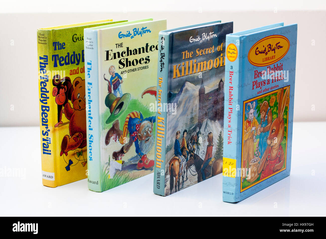 Vier Enid Blyton Bücher aufgereiht, Gevatter Kaninchen, Kinder, kids Bücher Bildung Konzept Stockfoto