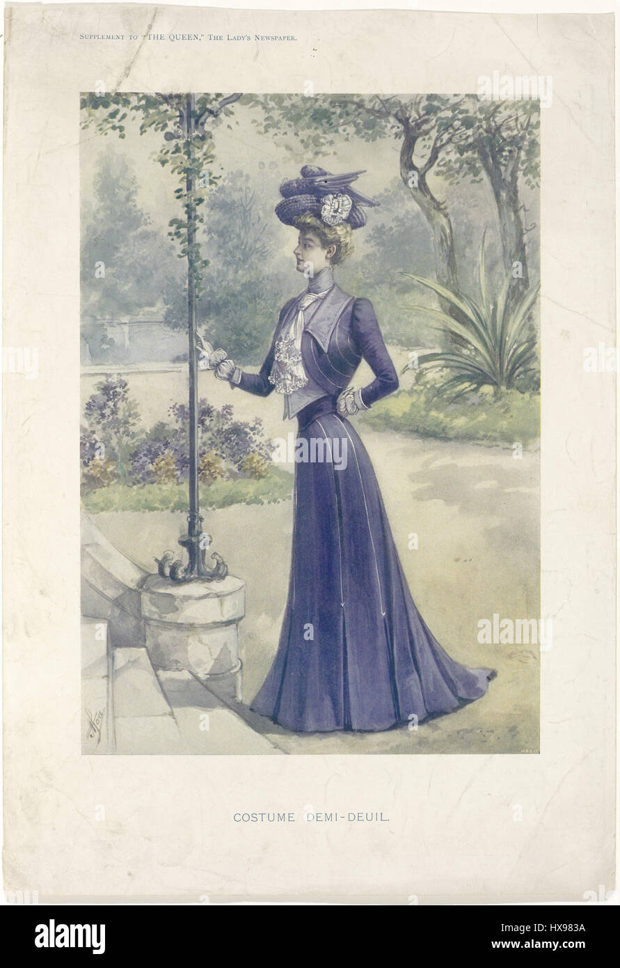 Dieses Bild aus der „The Lady’s Newspaper“ von 1900 zeigt ein Kostümdesign mit dem Titel „Demi Duel“, das ein elegantes Kleid aus den 1900er Jahren zeigt, das von einer Königin getragen wurde. Das Design unterstreicht die Modetrends und königliche Kleidung der Zeit. Stockfoto