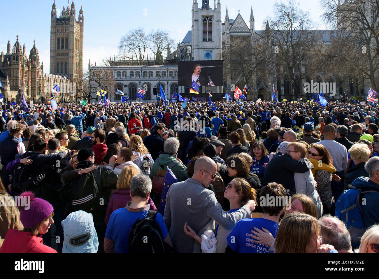 London, UK. 25. März 2017. Tausende von Demonstranten Unite für Europa März in London zu besuchen. Massen versammeln sich am Parliament Square protestieren gegen Austritt während des 60. Jahrestages der EU, kurz vor der Theresa May Trigger Artikel 50. Bildnachweis: ZEN - Zaneta Razaite/Alamy Live-Nachrichten Stockfoto