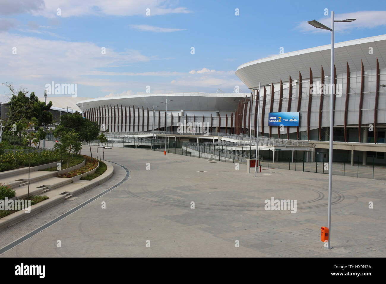 Die Arenen Cariocas wird demontiert und deaktiviert werden. Demontage Arbeiten werden verzögert. Gebaut, um die meisten Wettbewerbe bei den Olympischen Spielen 2016 in Rio host, Olympiapark in ein Erholungsgebiet umgewandelt worden und steht unter der Leitung des brasilianischen Bundes Ministerium für Sport. Die Website bleibt jedoch meistens leer, weil nur wenige Menschen den Raum wegen des Mangels an Struktur verwenden. Es gibt keine öffentlichen Toiletten oder Trinkbrunnen für Nutzung durch die Öffentlichkeit und nicht einmal Plätze zum Essen wie Foodtrucks oder Snack-Bars. Trotz dieser ist der Ort sehr gut, mit privaten Securit gesorgt Stockfoto