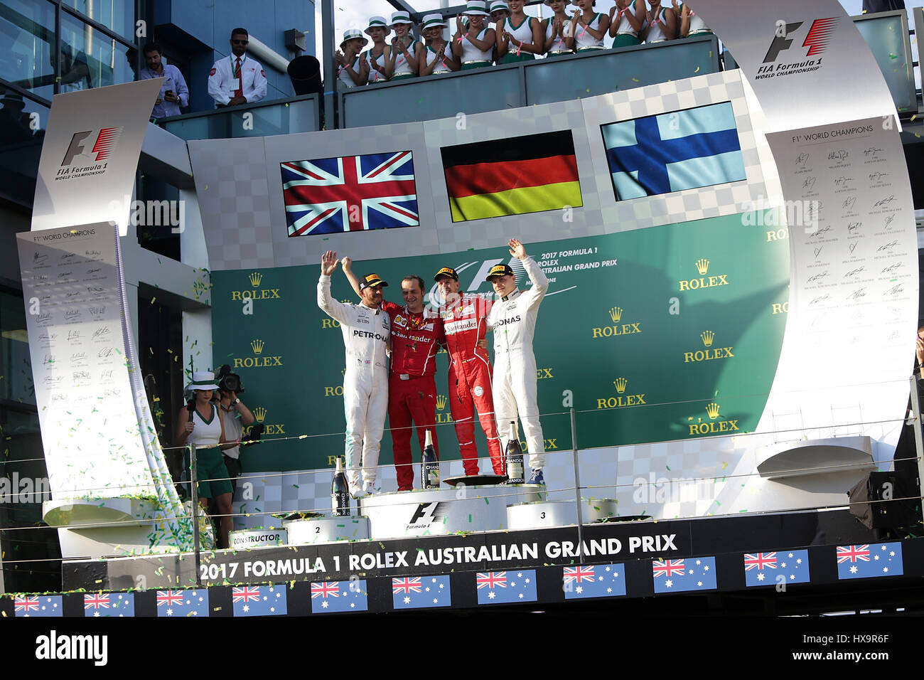 Melbourne, Australien. 26. März 2017.  Formel 1 Rolex Australian Grand Prix, 23. -26.03.2017 Podium in Melbourne: Sieger Sebastian Vettel (GER #5), Scuderia Ferrari, 2. Platz Für Lewis Hamilton (GB #44), Mercedes AMG Petronas Formula One Team, 3. Platz Für Valtteri Bottas (FIN #77), Mercedes AMG Petronas Formula One Team Credit: Cronos/Alamy Live News Stockfoto