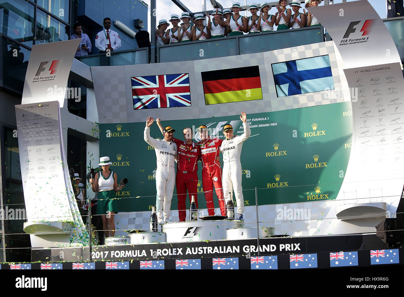 Melbourne, Australien. 26. März 2017.  Formel 1 Rolex Australian Grand Prix, 23. -26.03.2017 Podium in Melbourne: Sieger Sebastian Vettel (GER #5), Scuderia Ferrari, 2. Platz Für Lewis Hamilton (GB #44), Mercedes AMG Petronas Formula One Team, 3. Platz Für Valtteri Bottas (FIN #77), Mercedes AMG Petronas Formula One Team Credit: Cronos/Alamy Live News Stockfoto