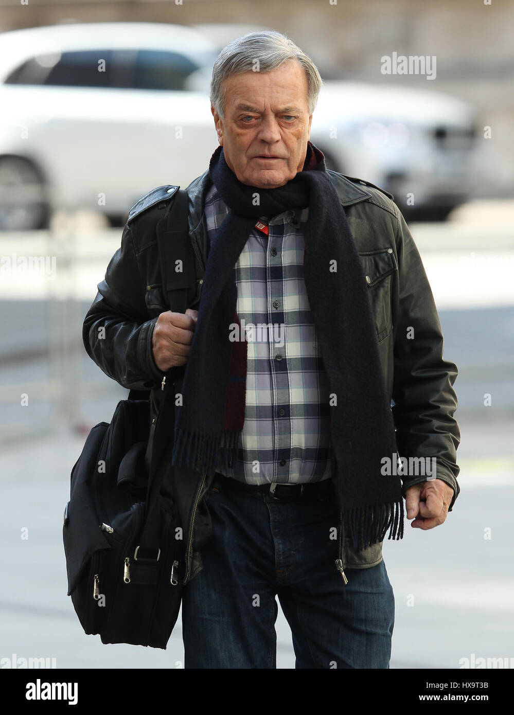 London, UK, 26. März 2017. Tony Blackburn Discjockey gesehen in den BBC-Studios in London, 26. März 2017 Credit: WFPA/Alamy Live News Stockfoto