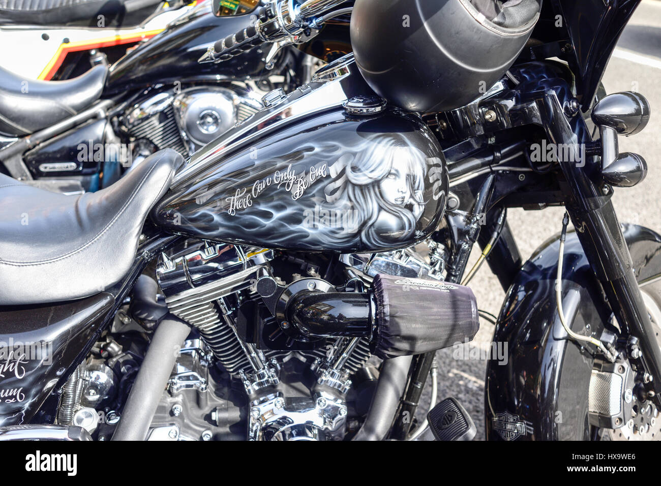 Matlock Bath, Derbyshire, UK. 26. März 2017. Die Frühlingssonne bringt die Ausflügler und Motorradfahrer, die Spa Stadt Matlock, der an den Ufern des Flusses Derwent sitzt. Bildnachweis: Ian Francis/Alamy Live-Nachrichten Stockfoto