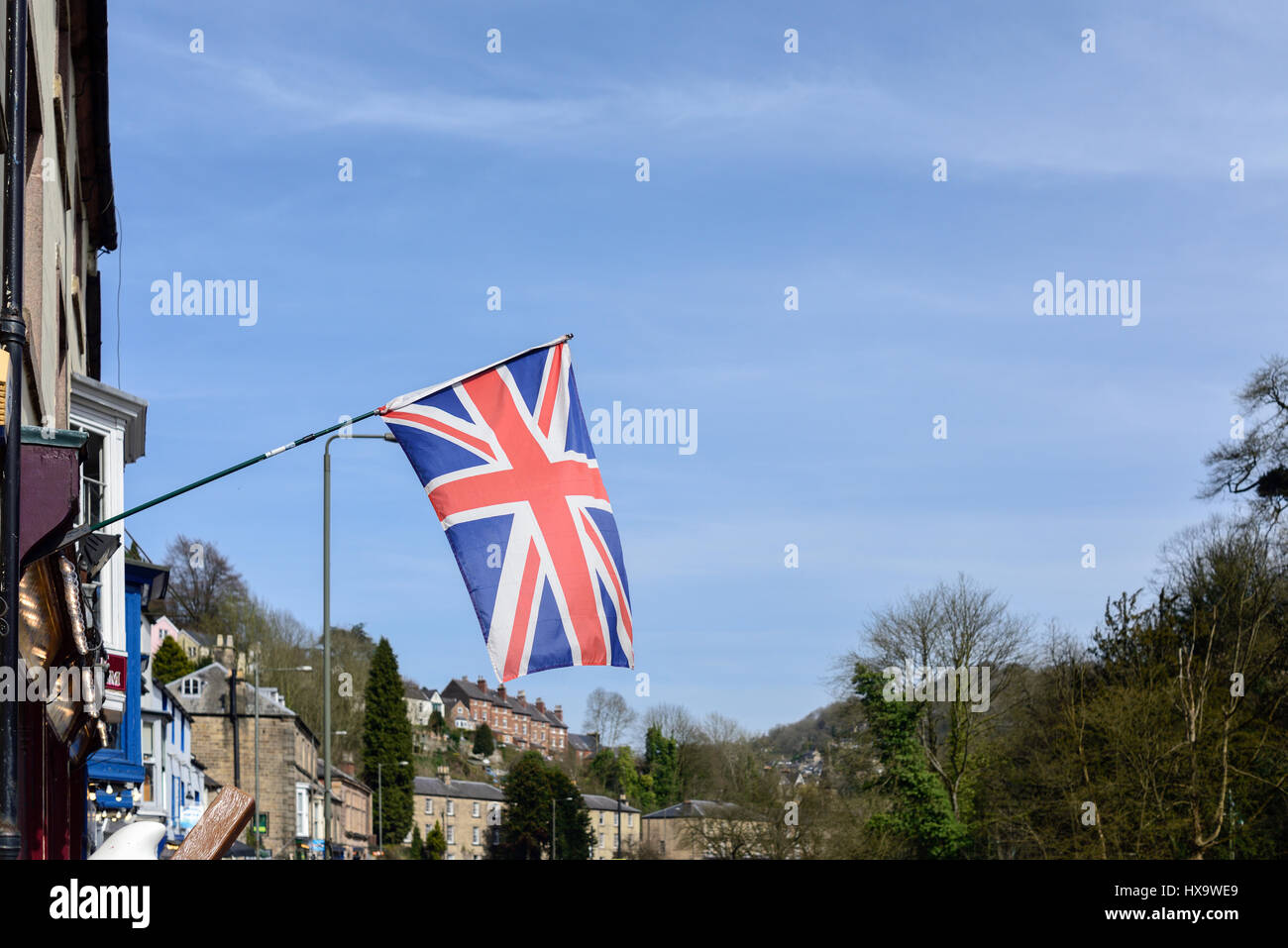 Matlock Bath, Derbyshire, UK. 26. März 2017. Die Frühlingssonne bringt die Ausflügler und Motorradfahrer, die Spa Stadt Matlock, der an den Ufern des Flusses Derwent sitzt. Bildnachweis: Ian Francis/Alamy Live-Nachrichten Stockfoto