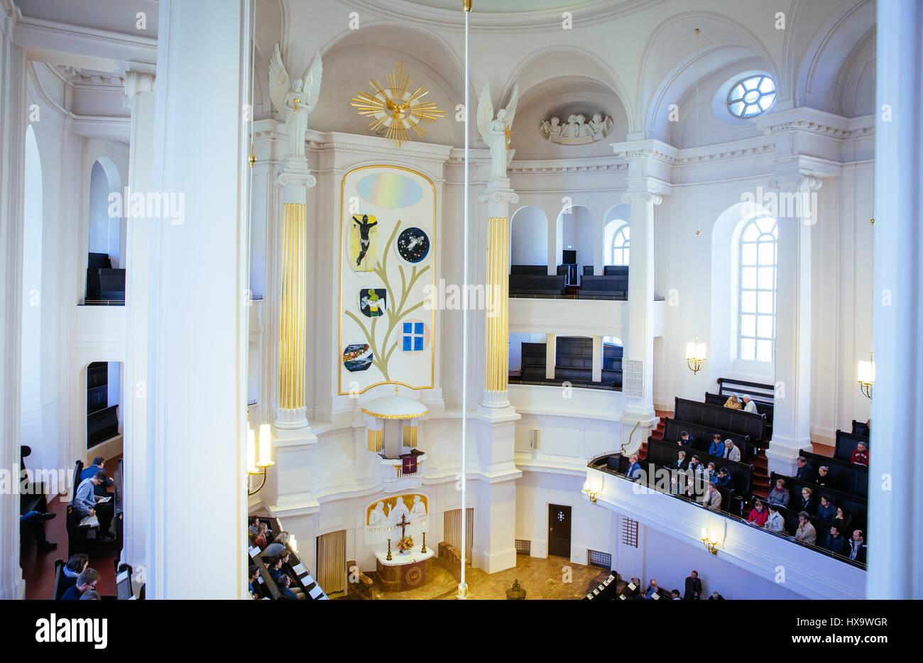 Dresden, Deutschland. 26. März 2017. Das neue Altarbild des südafrikanischen Künstlers Marlene Dumas auflegt während der Einweihung Feier für das Kunstwerk in St. Anna Kirche in Dresden, Deutschland, 26. März 2017. Foto: Oliver Killig/Dpa-Zentralbild/Dpa/Alamy Live News Stockfoto