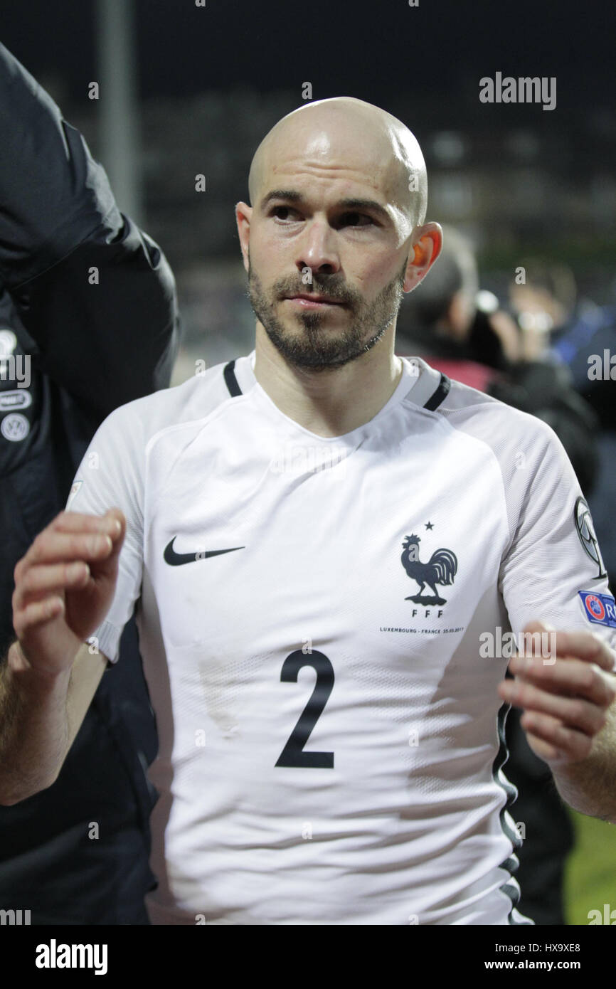 Stade Josy Barthel, Luxemburg Stadt, Luxemburg; WM 2018 Qualifikation Weltfußball, Luxemburg und Frankreich; Christophe Jallet, Frankreich. 25. März 2017. Bildnachweis: Laurent Lairys/Agence Locevaphotos/Alamy Live-Nachrichten Stockfoto