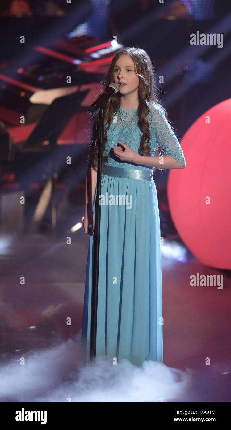 Berlin, Deutschland. 26. März 2017. Elfjährige Sofie steht auf der