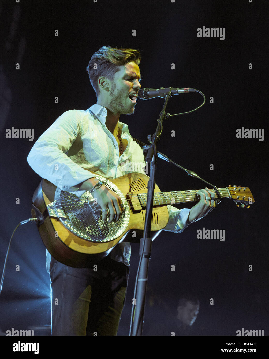 Milwaukee, Wisconsin, USA. 25. März 2017. JJ JULIUS Sohn (JOKULL JULIUSSON) von Kaleo während der Cleopatra Welttournee im Bradley Center in Milwaukee, Wisconsin Credit: Daniel DeSlover/ZUMA Draht/Alamy Live News Stockfoto