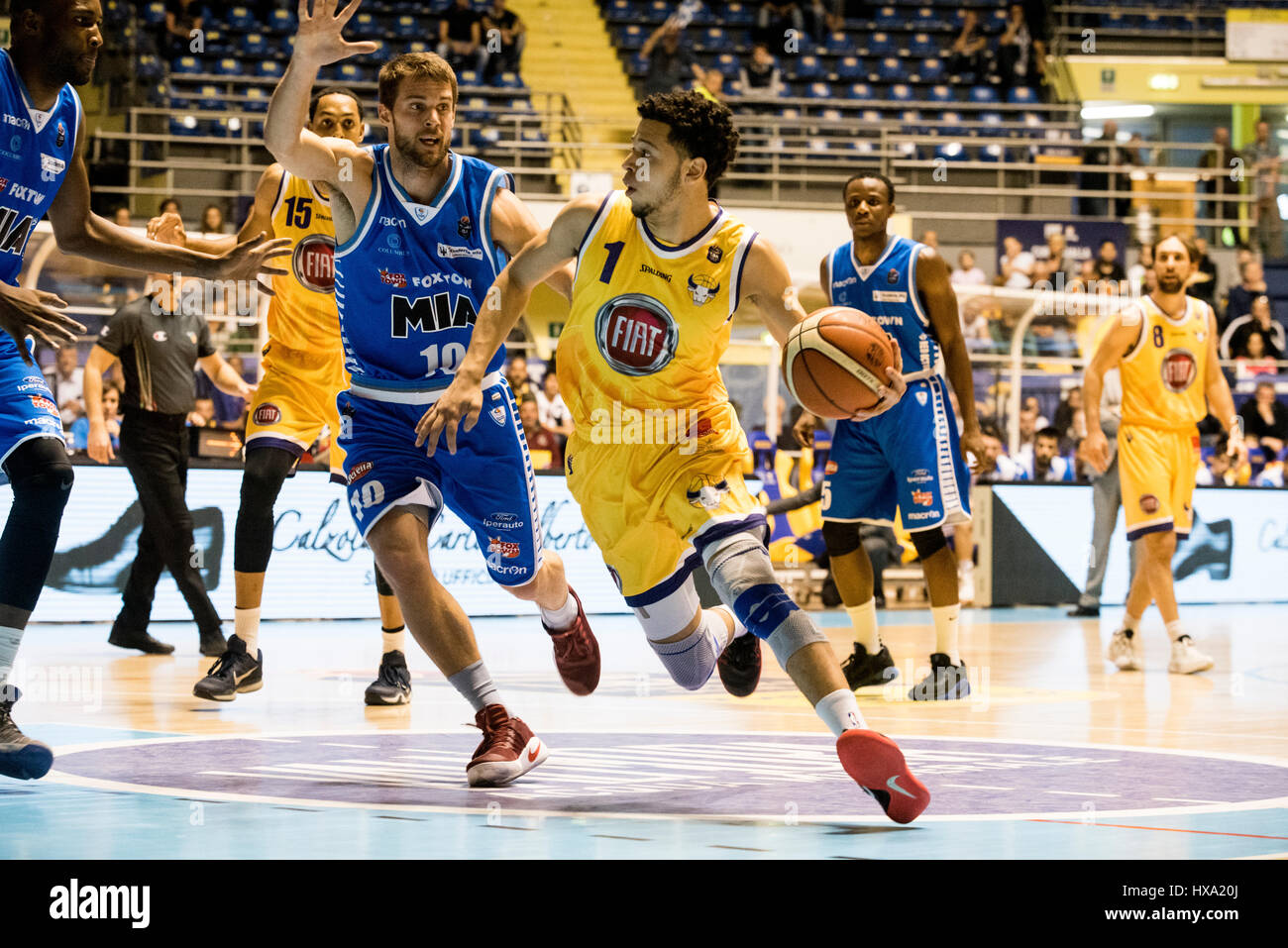 Turin, Italien. 26. März 2017 ein Basketball Spiel; Fiat Torino gegen Pallacanestro Cantù am Palaruffini, in diesem Bild Tyler Harvey Bildnachweis: Alberto Gandolfo/Alamy Live News Stockfoto