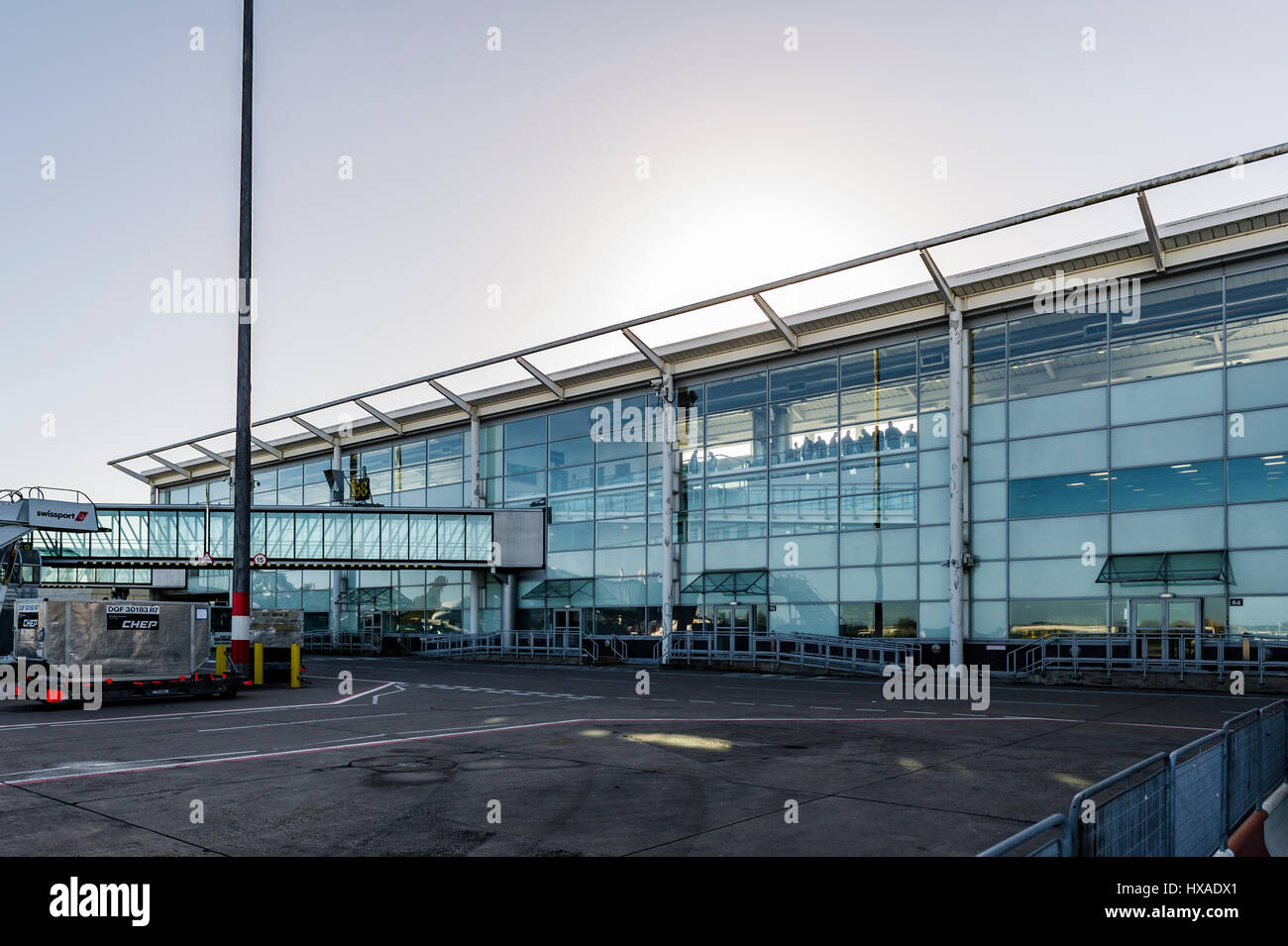 Flughafenterminal am Flughafen Birmingham, Vereinigtes Königreich mit Textfreiraum. Stockfoto