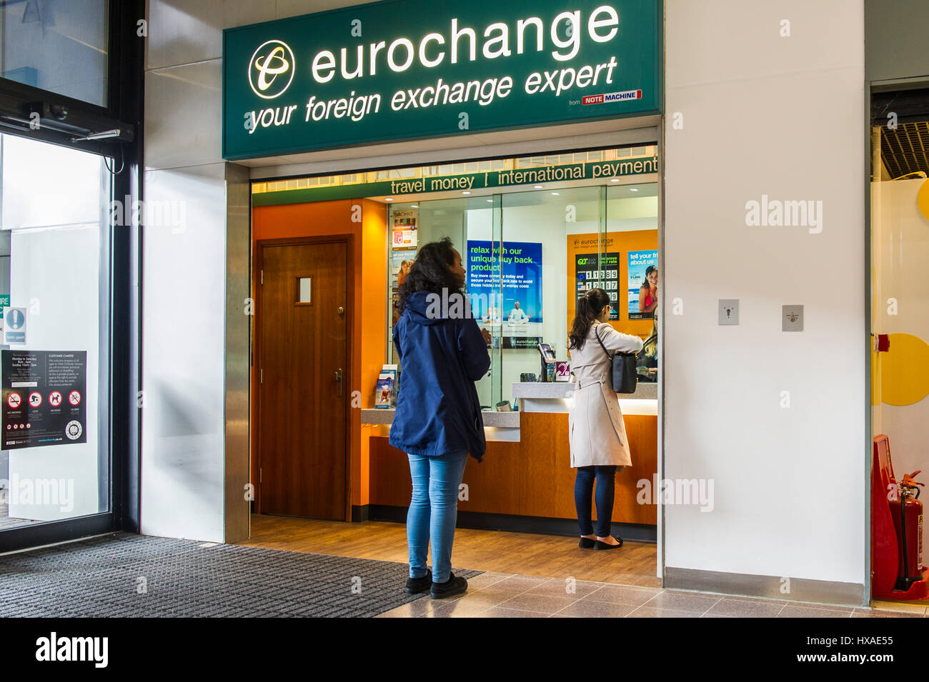 Coventry-Zweig der Eurochange (ein ausländisches Geld Austausch Steckdose) im Einkaufszentrum West Obstgärten. Stockfoto