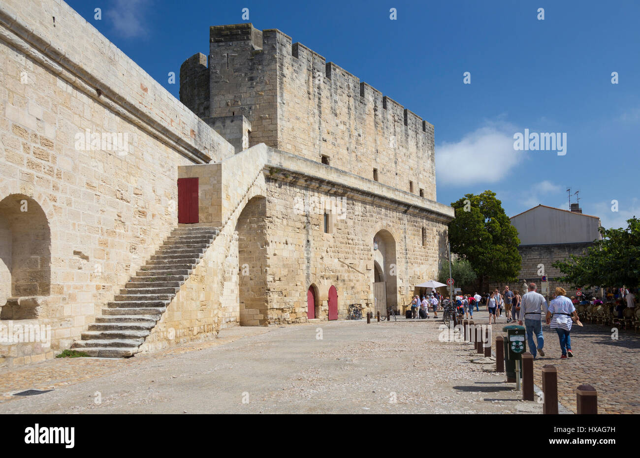 Die gut erhaltenen mittelalterlichen Stadtmauern von Aigues-Mortes, Gard, Frankreich Stockfoto