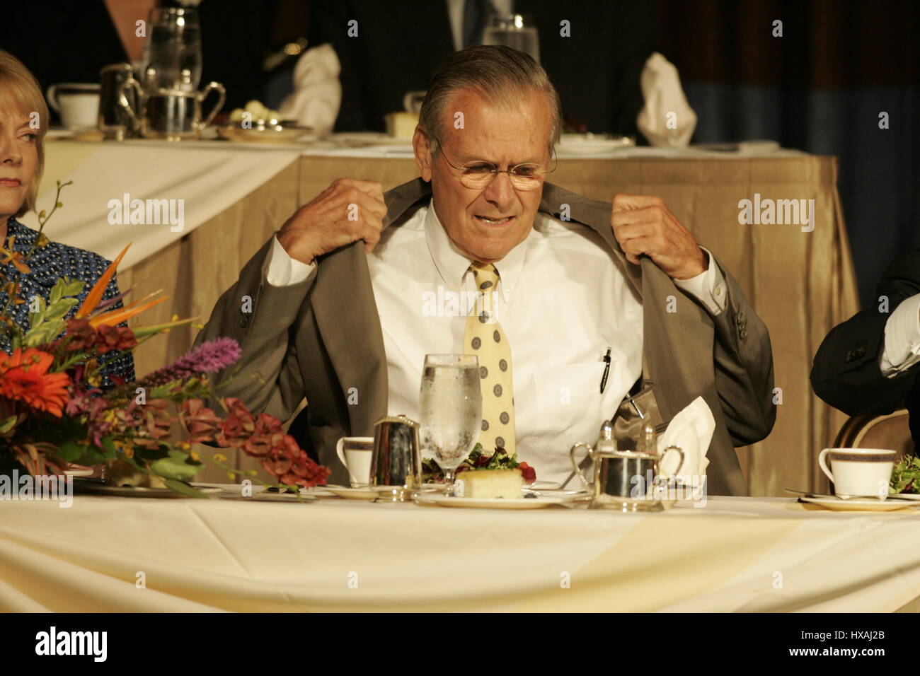 DONALD RUMSFELD US Minister fuer Verteidigung 4. August 2005 BEVERLY HILTON HOTEL BEVERLY HILLS LA USA Stockfoto