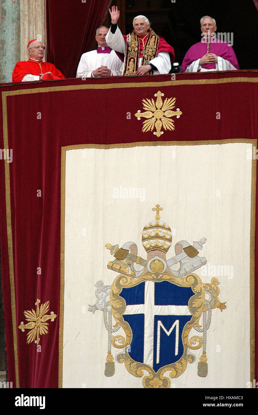 JOSEPH RATZINGER Papst Benedikt Papst Benedikt XVI. 19. April 2005 ST. PETERS Vatikanstadt Rom Stockfoto