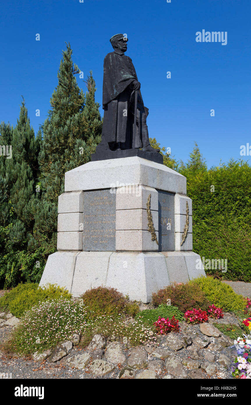 Monument de Maréchal Ferdinand Foch neben D1017 in Bouchavesnes-Bergen, Frankreich Stockfoto