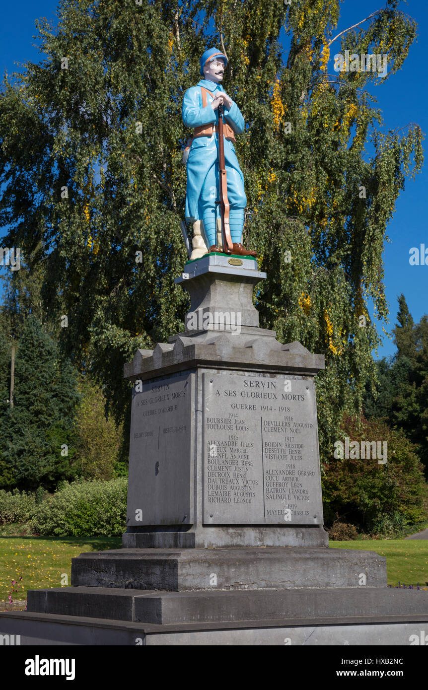 Beli Kriegerdenkmal auf dem Kreisverkehr an der Kreuzung der D57 und D75, Servins, Frankreich Stockfoto