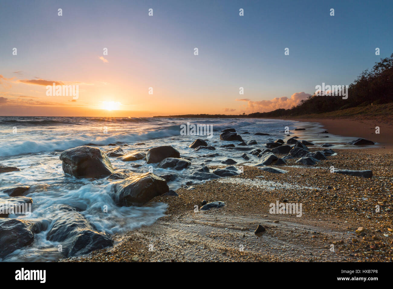 Sunrise Mon Repos Strand entlang.  Mon Repos Conservation Park.  Bundaberg, Queensland, Australien Stockfoto