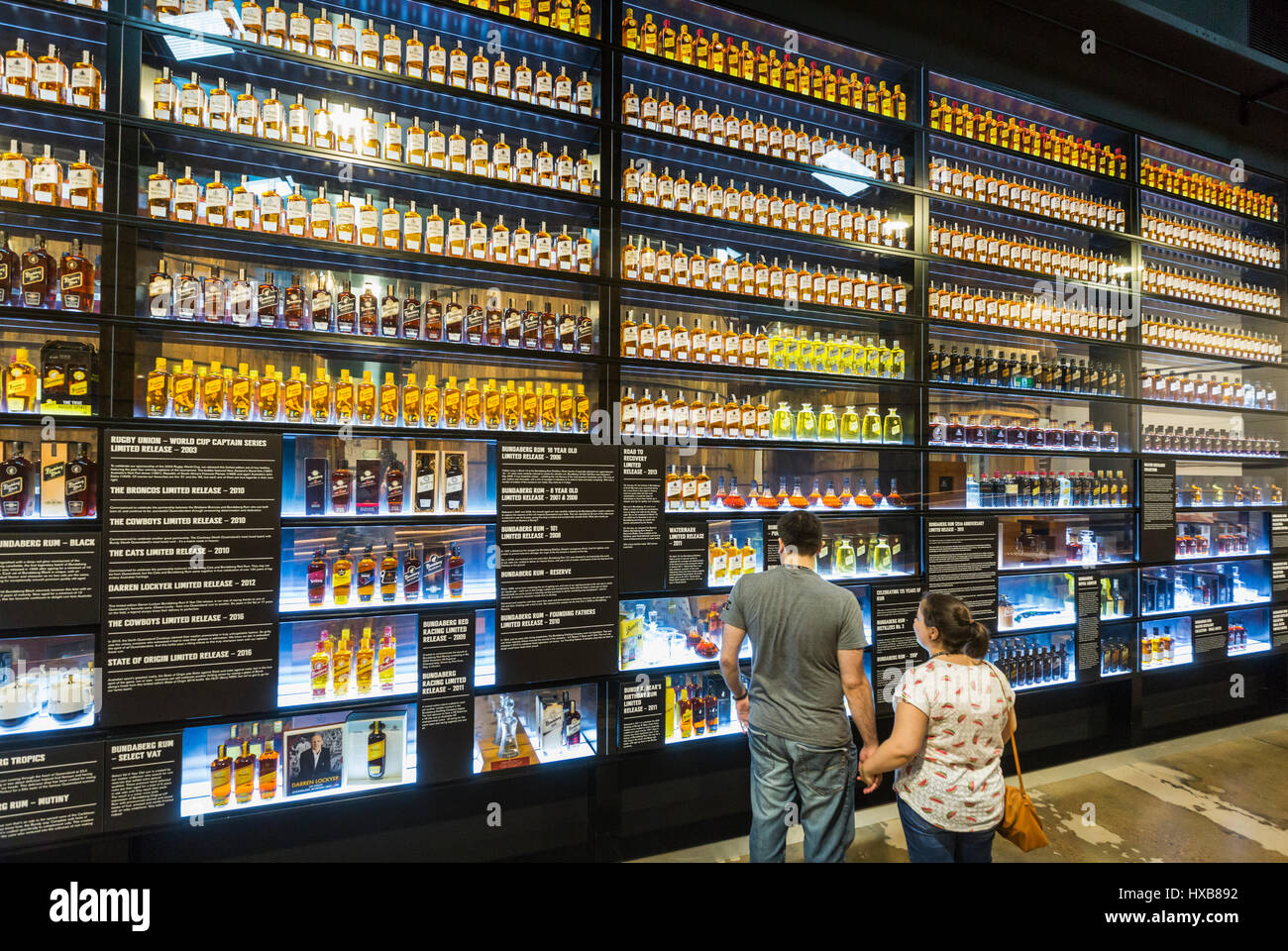 Besucher der Wand des Bundy - eine Geschichte von Bundaberg Rum-Produkte.  Bundaberg, Queensland, Australien Stockfoto