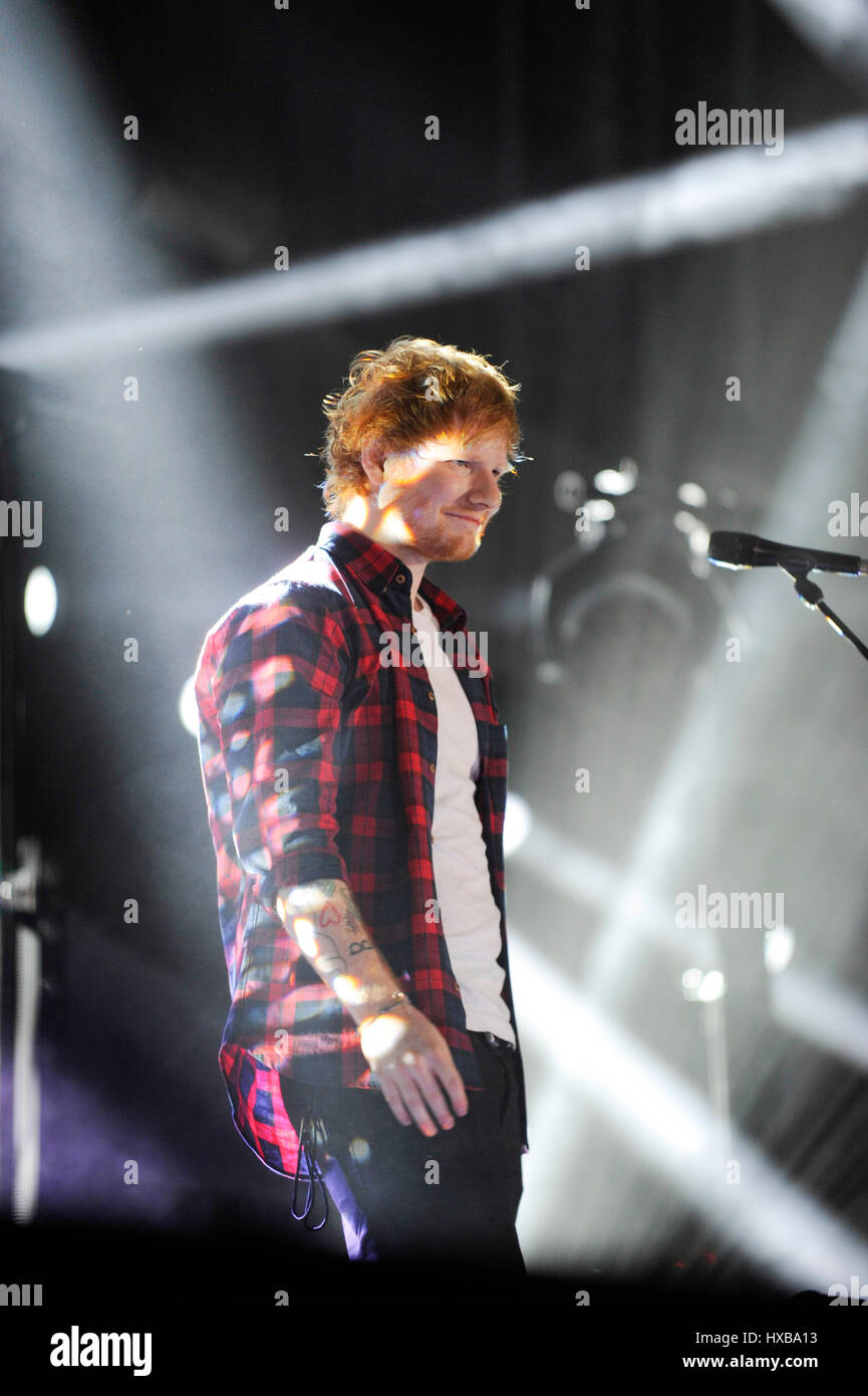Ed Sheeran führt auf der Bühne während 102.7 KIIS FM 2014 Wango Tango StubHub Center am 10. Mai 2014 in Los Angeles, Kalifornien. Stockfoto