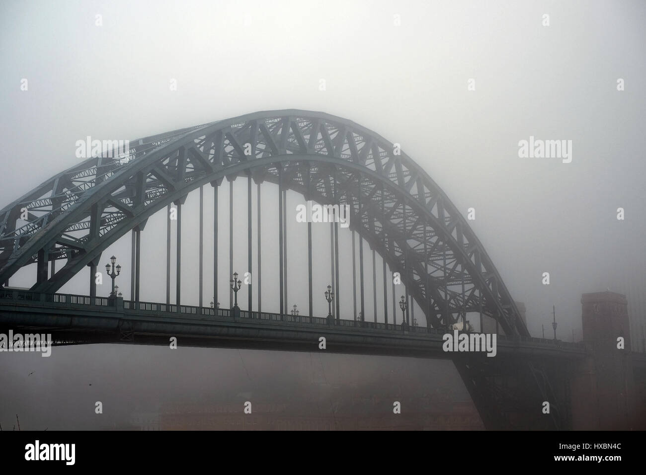Die Tyne Bridge, Newcastle an einem nebligen Morgen Stockfoto