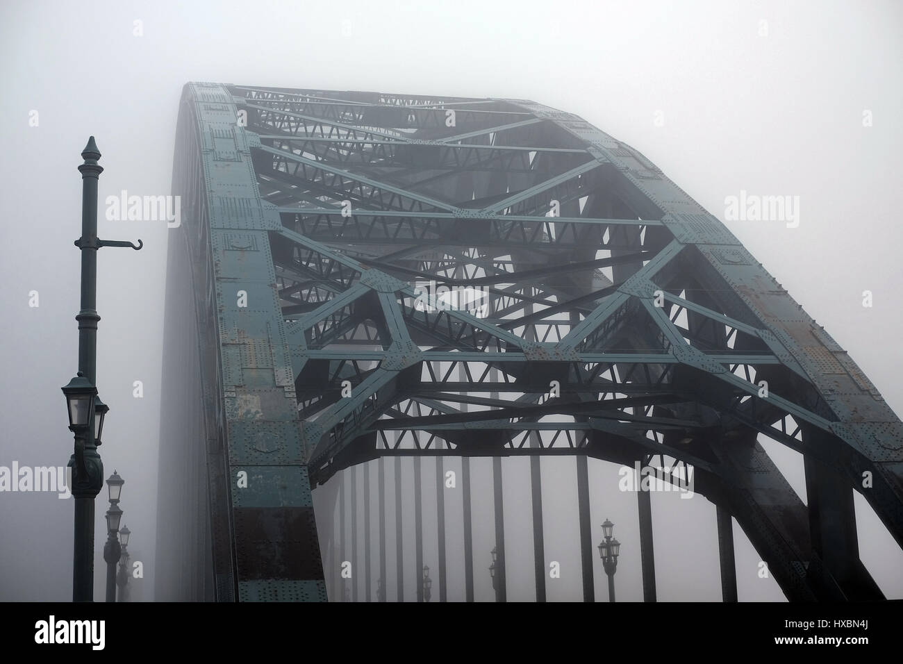 Die Tyne Bridge, Newcastle an einem nebligen Morgen Stockfoto