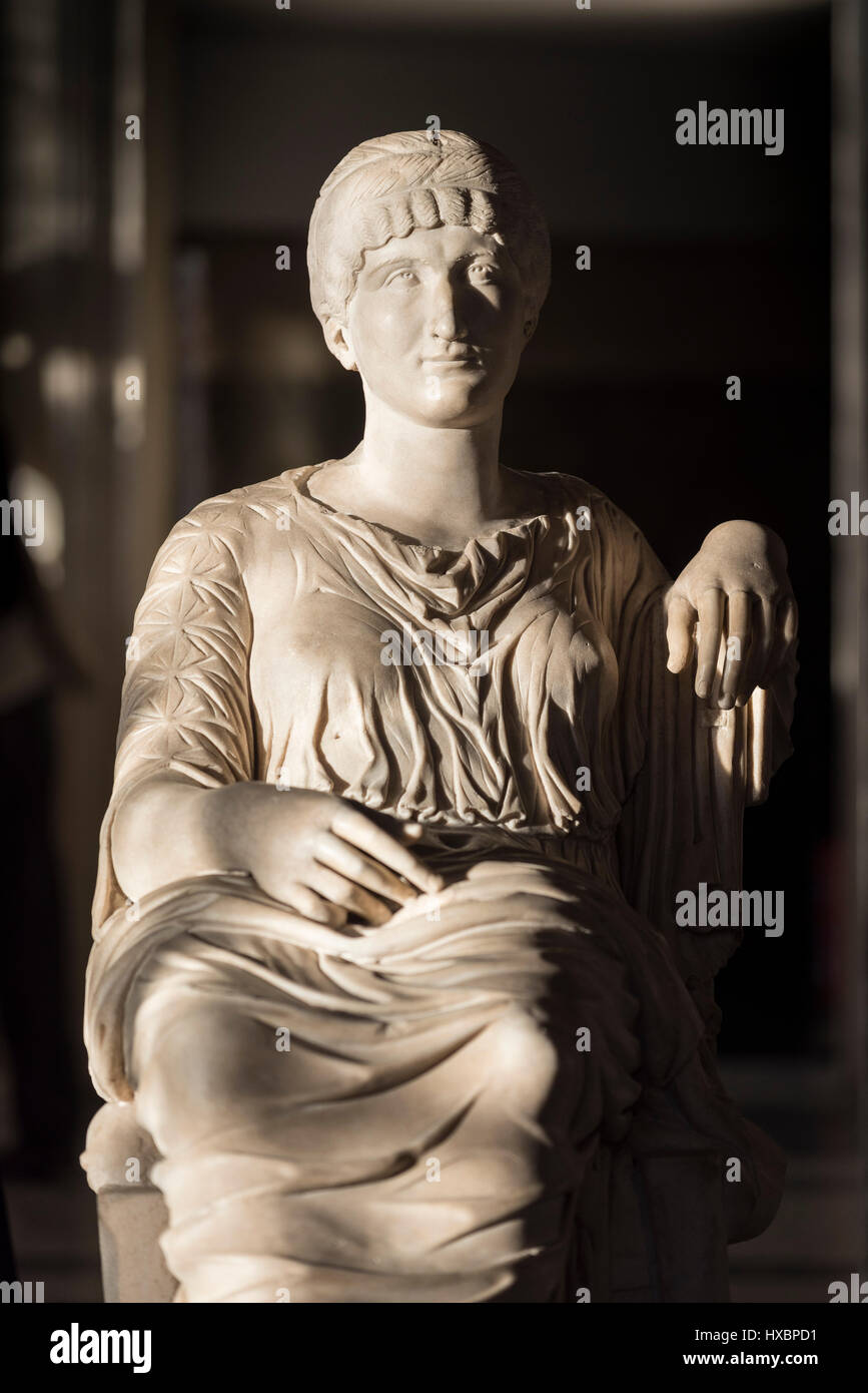 Rom. Italien. Sitzende Statue von Roman Empress Helena (ca. 249-329 n. Chr.), Mutter des Kaisers Konstantin der große. Halle der Kaiser, Kapitolinische Museen Stockfoto