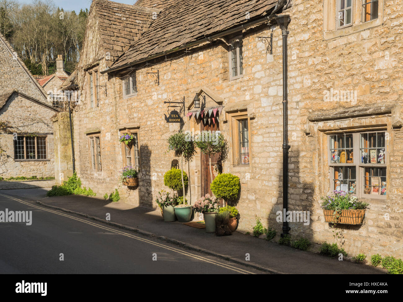 Der Tea-Room im Castle Combe Village in Wiltshire England Stockfoto