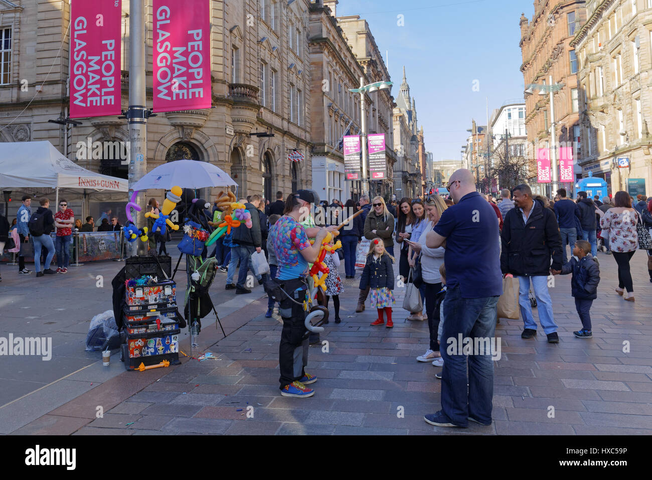 Glasgow City Stadtbild Straßenszene Buchanan Street Shopping-Fans und Touristen Stockfoto
