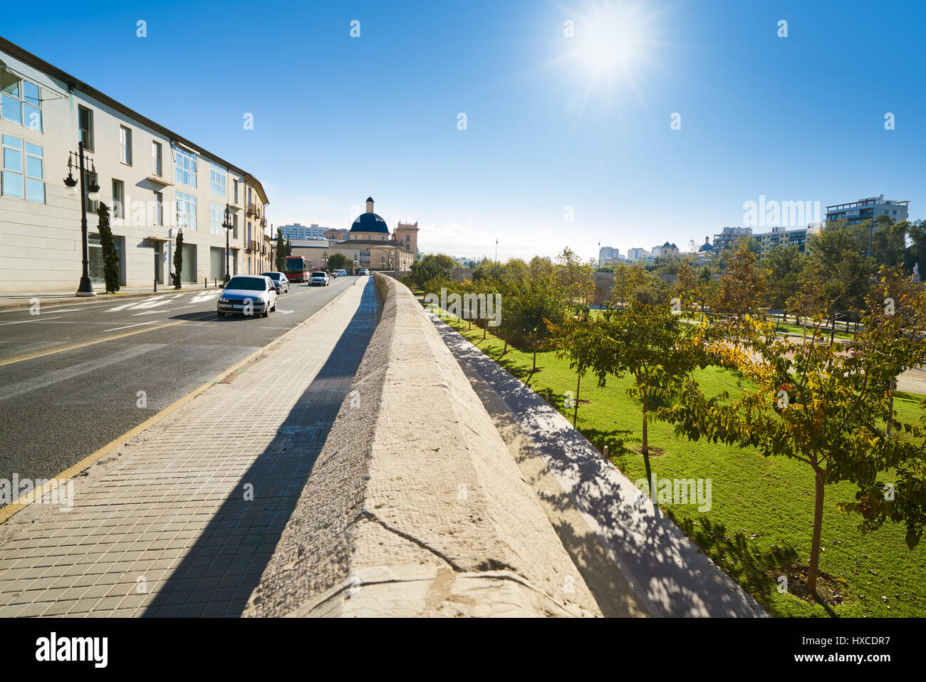 Valencia Trinidad Straße mit Blick auf den Turia Park in Spanien Trinitat Stockfoto