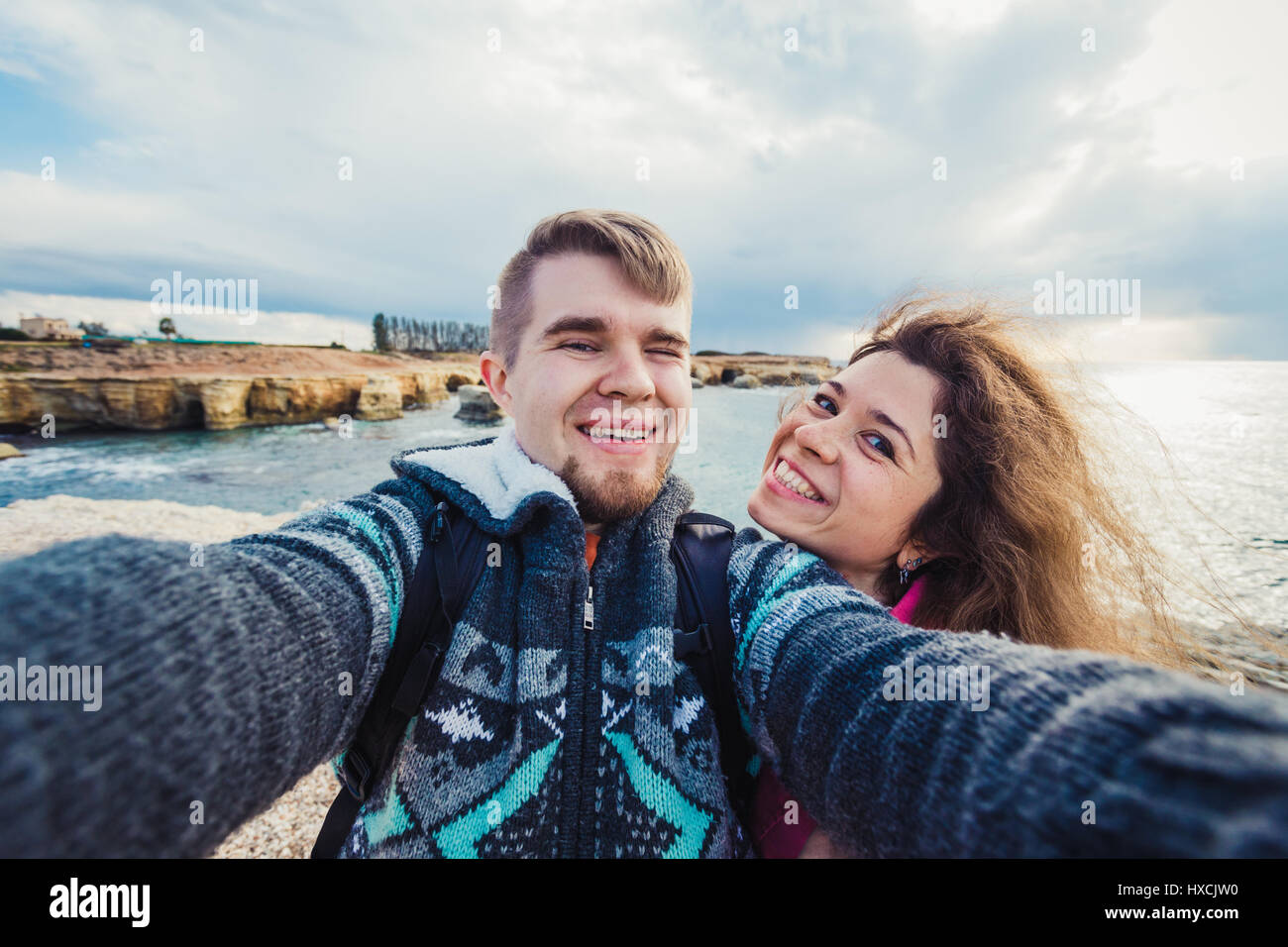 Urlaub Meer nimmt junge Brautpaar Selfie Foto. Stockfoto