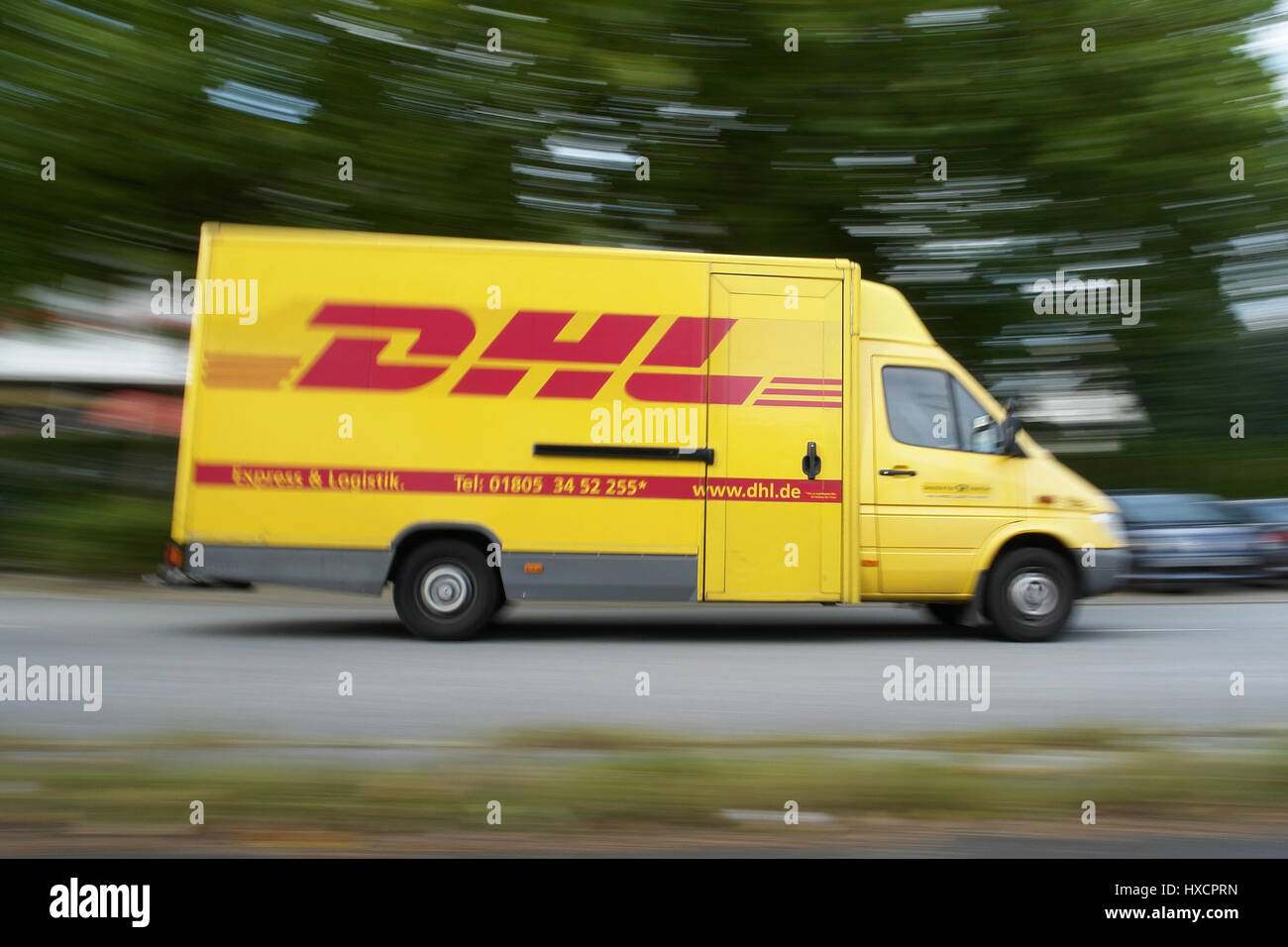 Transporter von DHL Transporter von DHL Stockfoto