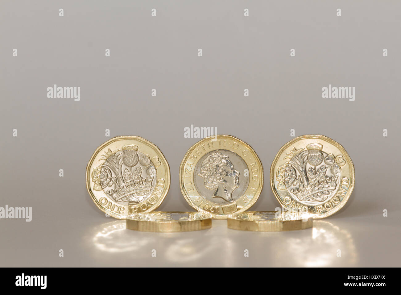 Newcastle Upon Tyne, England, Vereinigtes Königreich. Dienstag, 28. März 2017. Neue britische Pfund-Münze wird ausgestellt. Bildnachweis: Andrew Nicholson/Alamy Live-Nachrichten Stockfoto