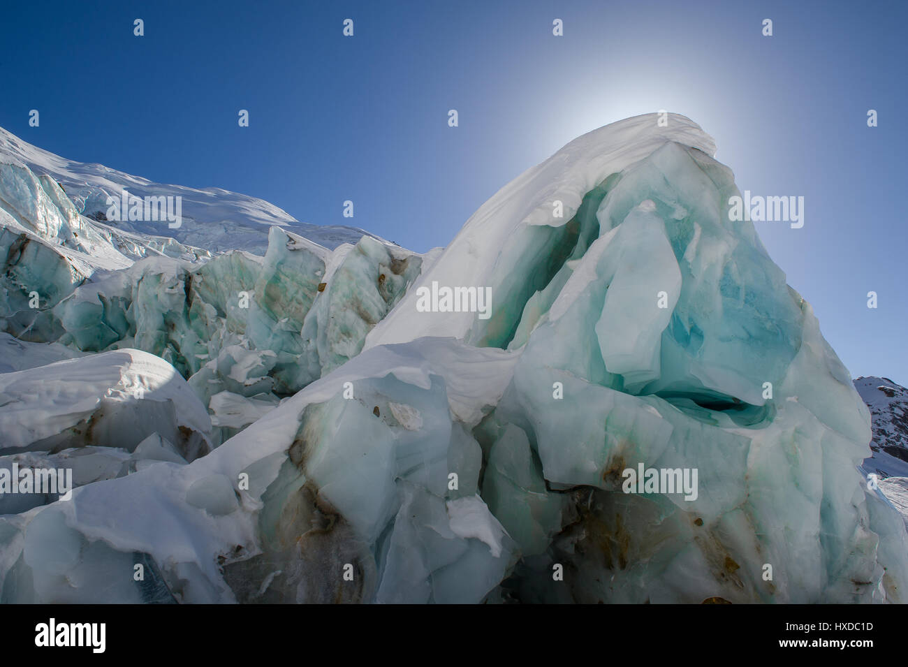 Eisblock von einem Gletscher in den Alpen Stockfoto