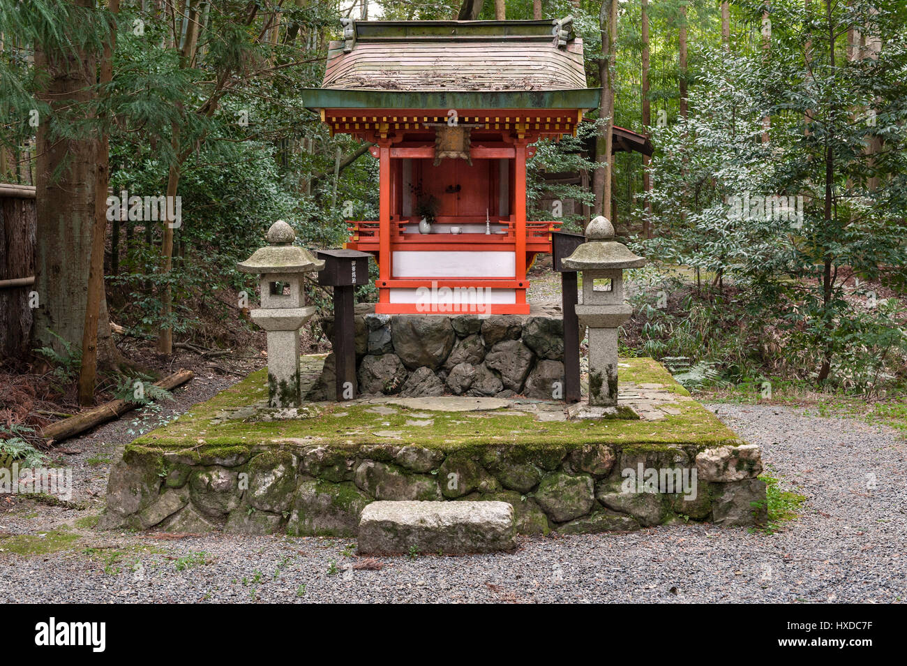 Kyoto, Japan. Ein Schrein auf dem Gelände des Shoden-Ji, ein Zen-buddhistischen Tempel am Rande der Stadt Stockfoto