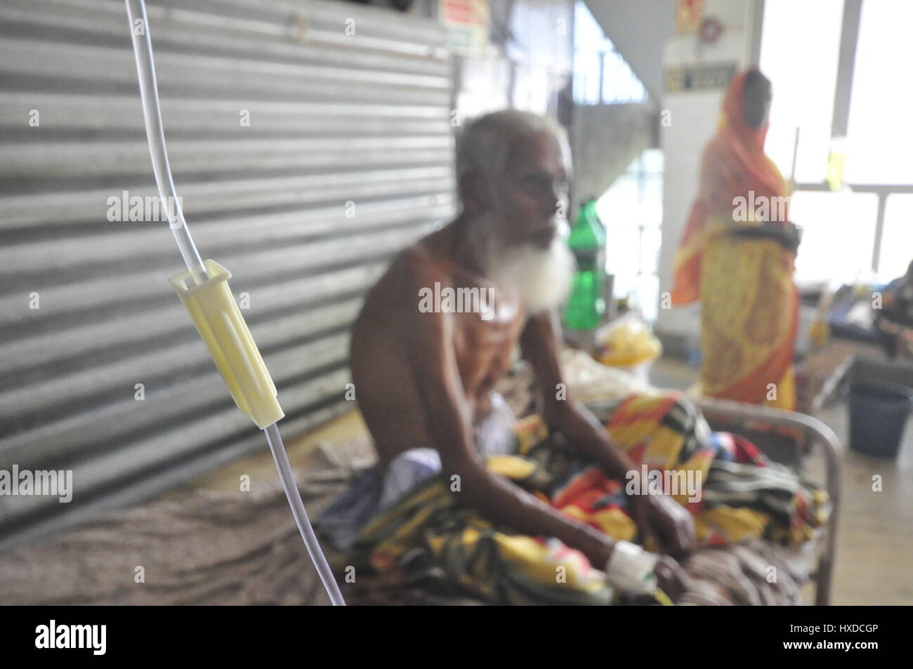 Eine indische TB-Patienten - 24.03.2017 - Indien / Tripura / Agartala - Indien, TRIPURA-: An Indian TB Patienten in einem Krankenhaus in Agartala Hauptstadt des nordöstlichen Bundesstaates Tripura, die neuen Verpflichtungen und neue Maßnahmen im weltweiten Kampf gegen die Tuberkulose fordern ist hart kämpfen "eines der weltweit besten infektiöse Mörder.                                                                                       0n 24. März, ist die ganze Welt feiert Welt TB Day.This Jahre Thema Unite bis Ende TB ist: lassen niemanden behind.2017 das zweite Jahr einer zweijährigen 'Unite bis Ende TB' Kampagne f ist Stockfoto