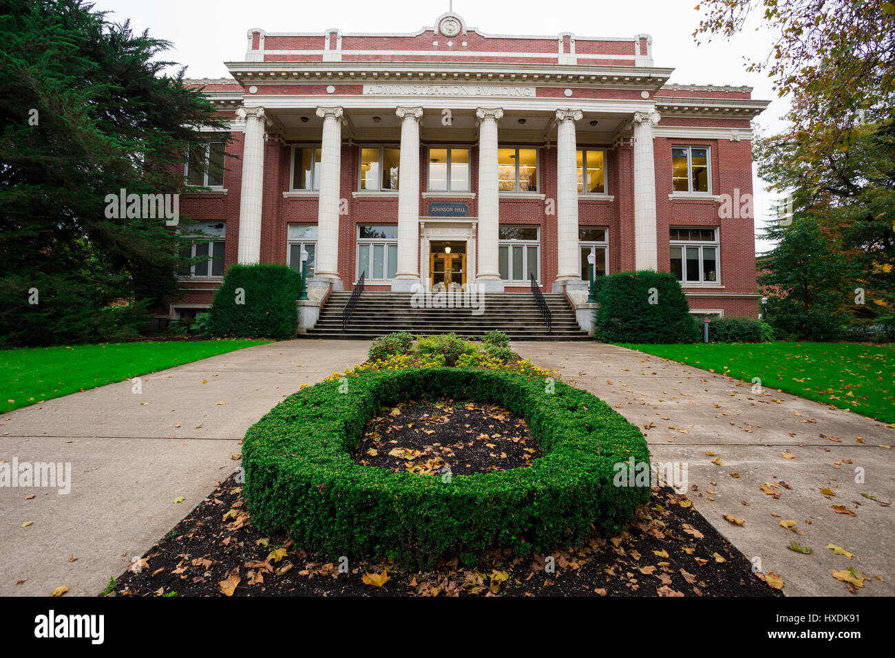 Johnson Hall Verwaltungs-Gebäude auf dem Campus der University of Oregon in Eugene. Stockfoto