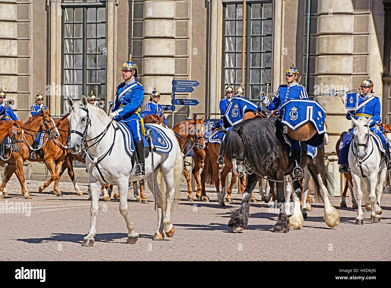 Wachablösung vor dem königlichen Palast in Stockholm, Schweden. Stockfoto
