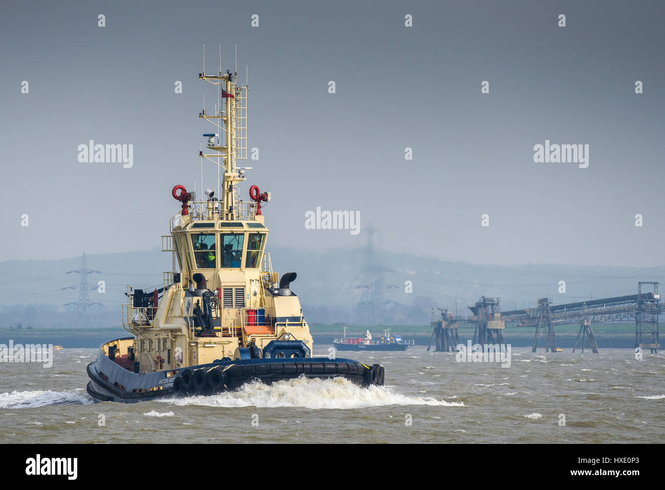Der Schlepper Spitzer Bootle dampfenden Segeln flussaufwärts auf der Themse in Großbritannien. Stockfoto