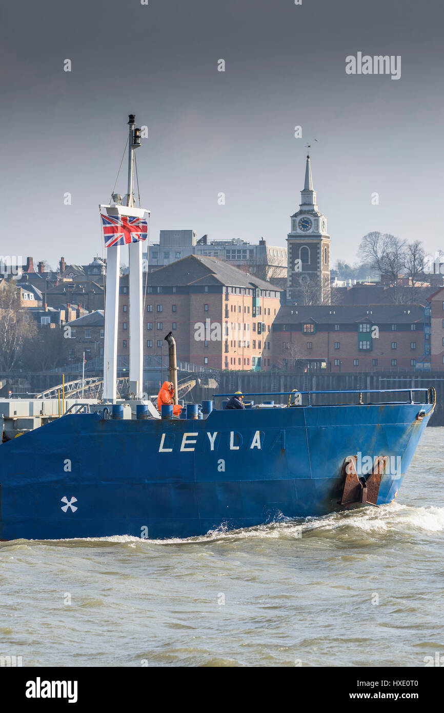 Der General Cargo ship LAYLA dampfenden flussaufwärts auf der Themse in Großbritannien. Stockfoto
