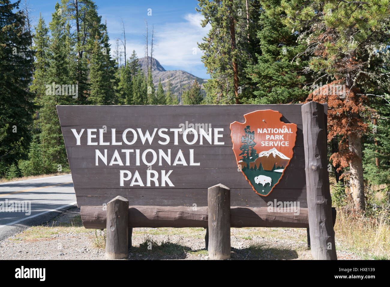 Yellowstone National Park Nordosten Ortseingangsschild an Montana Grenze Stockfoto