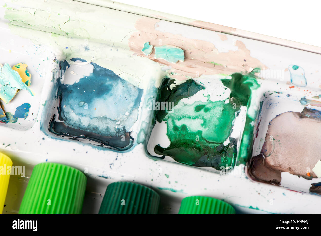 Eine gebrauchte Ölfarbe Palette mit getrockneten Lack in coolen Farben. Stockfoto