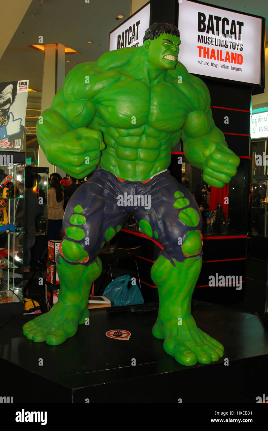 BANGKOK - MAI. 11: ein Hulk-Modell in Thailand Comic Con 2014 am 11. Mai 2014 im Siam Paragon, Bangkok, Thailand. Stockfoto